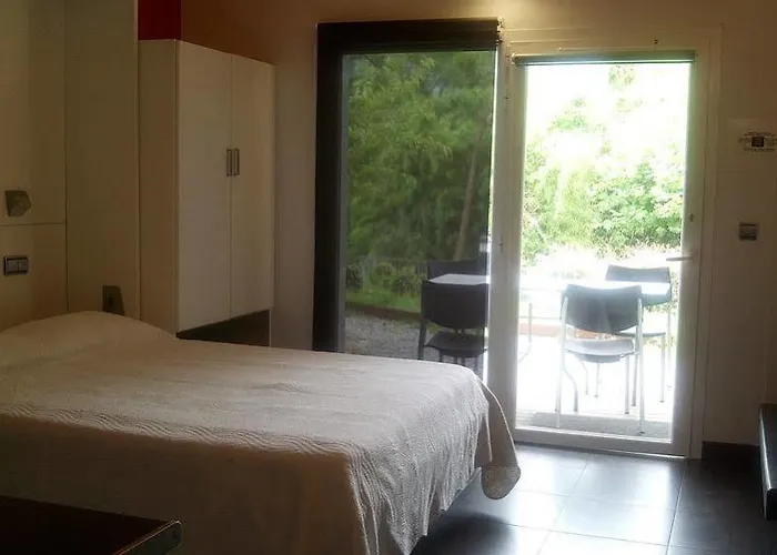 Отель Juvenil Ulia *