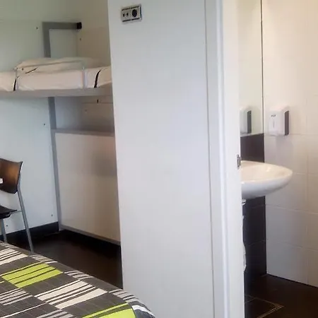 Juvenil Ulia Ξενοδοχείο