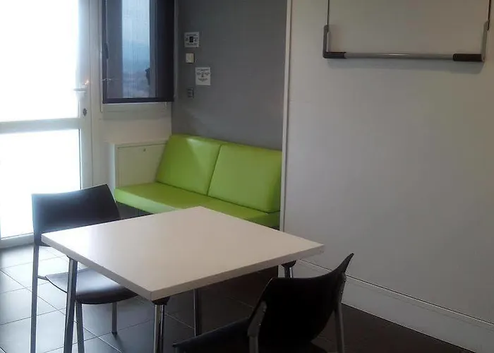 Juvenil Ulia فندق